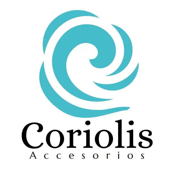Artesana trabajando en accesorios marinos